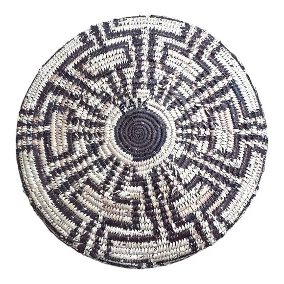 Vintage Handwoven Natural Coil Basket Crosses Maze Tribal Catch All Signed 12" - Picture 7 of 7